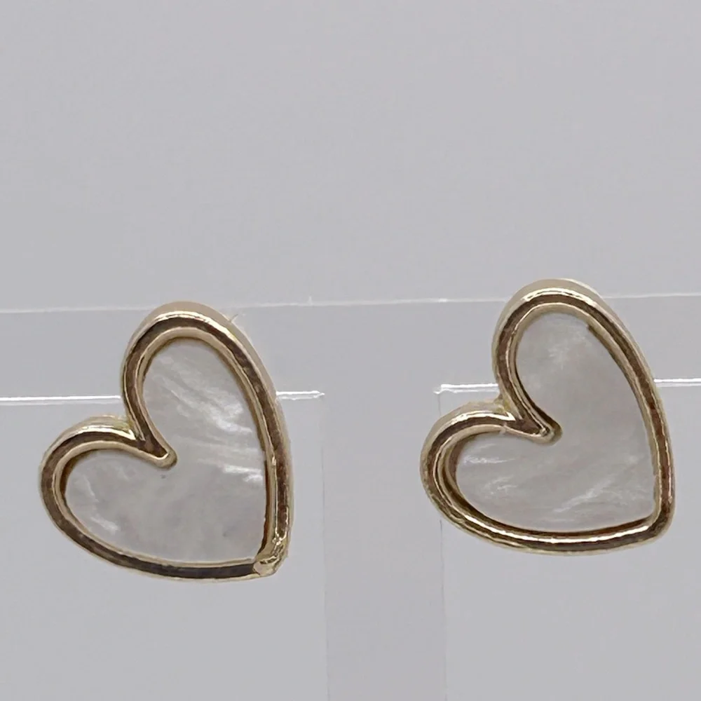 Heart Enamel Stud Earrings Fashion Jewelry - Picture 3 of 3